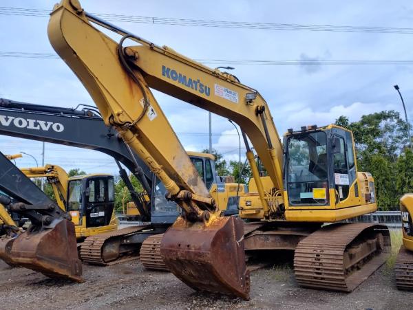 EXCAVATOR PC195 - LC (PC-03))