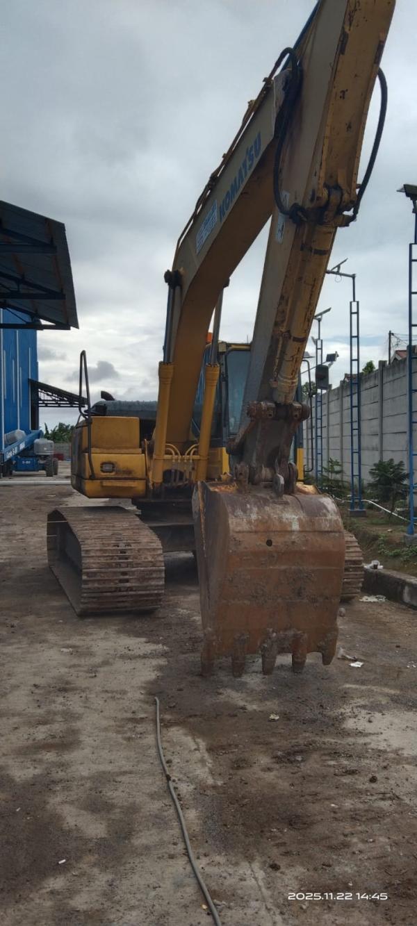 EXCAVATOR PC195 - LC (PC-04))